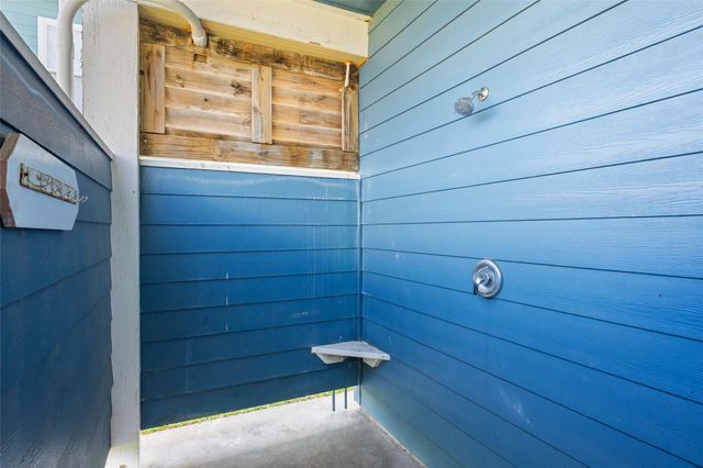 3233 Castle Drive, Crystal Beach, TX 77650