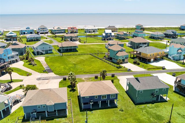 3233 Castle Drive, Crystal Beach, TX 77650