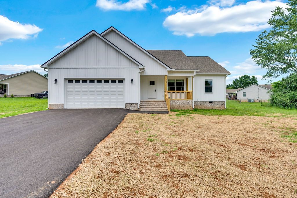 288 Westwood Dr, Sparta, TN 38583