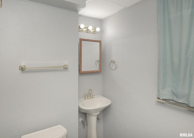 512 W 16TH Avenue, Coal Valley, IL 61240