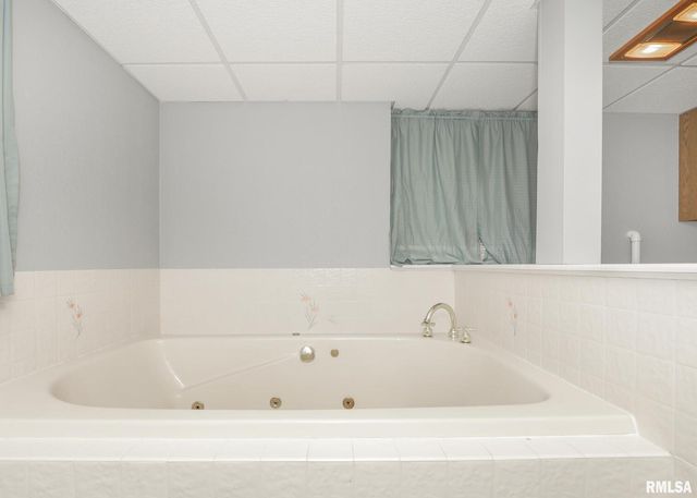 512 W 16TH Avenue, Coal Valley, IL 61240