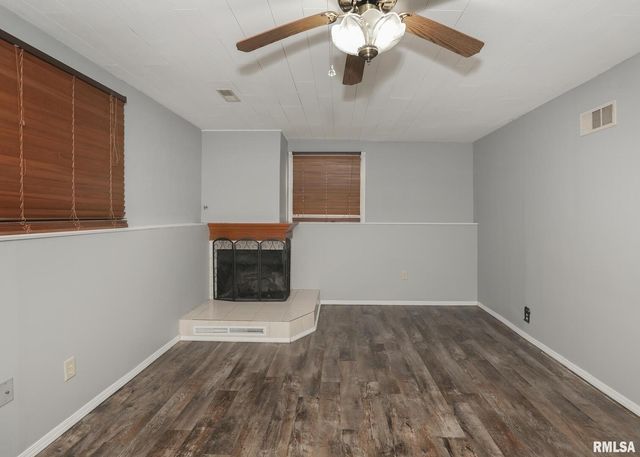 512 W 16TH Avenue, Coal Valley, IL 61240