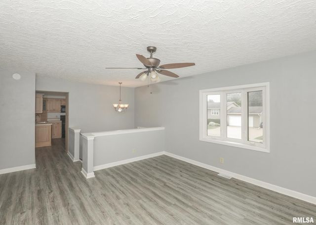 512 W 16TH Avenue, Coal Valley, IL 61240