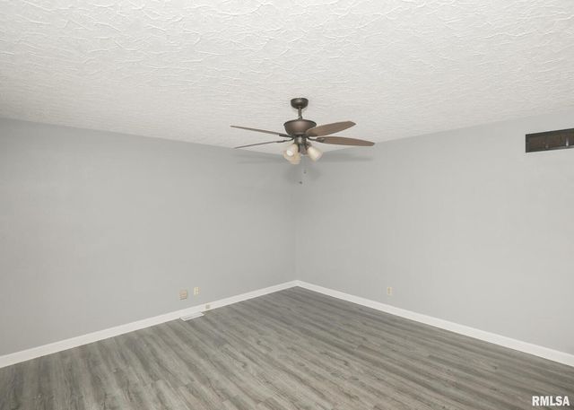 512 W 16TH Avenue, Coal Valley, IL 61240