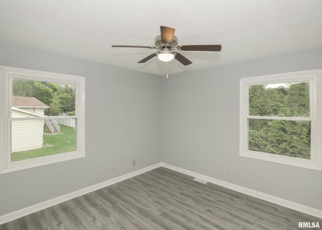 512 W 16TH Avenue, Coal Valley, IL 61240