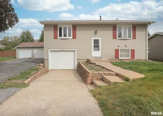 512 W 16TH Avenue, Coal Valley, IL 61240