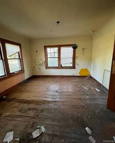 1013 W Hamilton Avenue, Flint, MI 48504