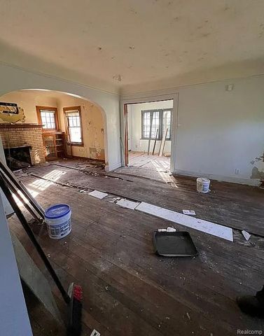 1013 W Hamilton Avenue, Flint, MI 48504