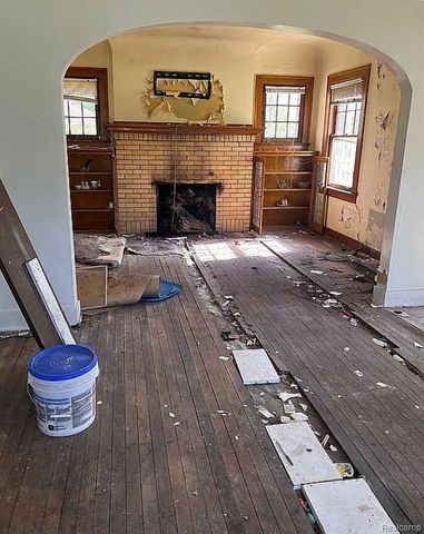 1013 W Hamilton Avenue, Flint, MI 48504