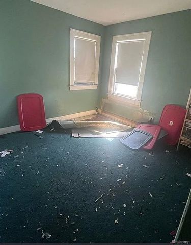 1013 W Hamilton Avenue, Flint, MI 48504