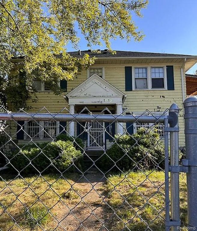 1013 W Hamilton Avenue, Flint, MI 48504