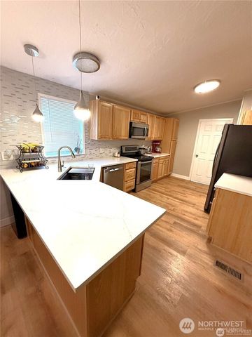 525 Grand Fir Drive, Enumclaw, WA 98022