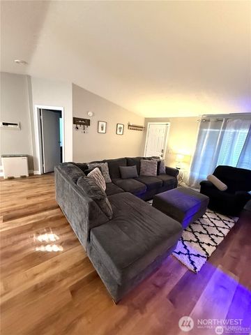 525 Grand Fir Drive, Enumclaw, WA 98022