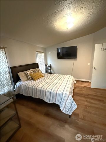 525 Grand Fir Drive, Enumclaw, WA 98022