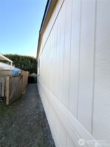 525 Grand Fir Drive, Enumclaw, WA 98022