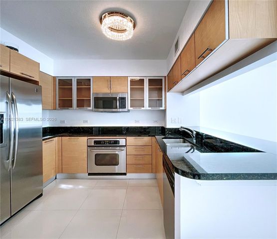 31 SE 5th St 2307, Miami, FL 33131