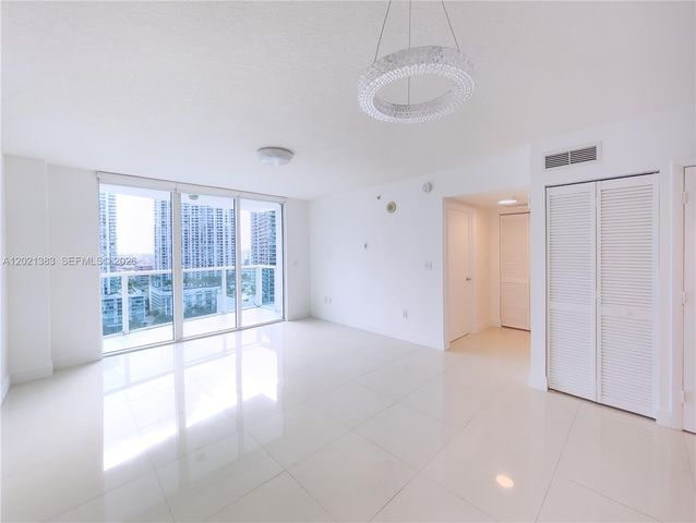31 SE 5th St 2307, Miami, FL 33131