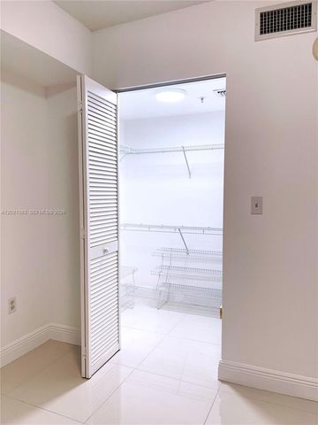 31 SE 5th St 2307, Miami, FL 33131