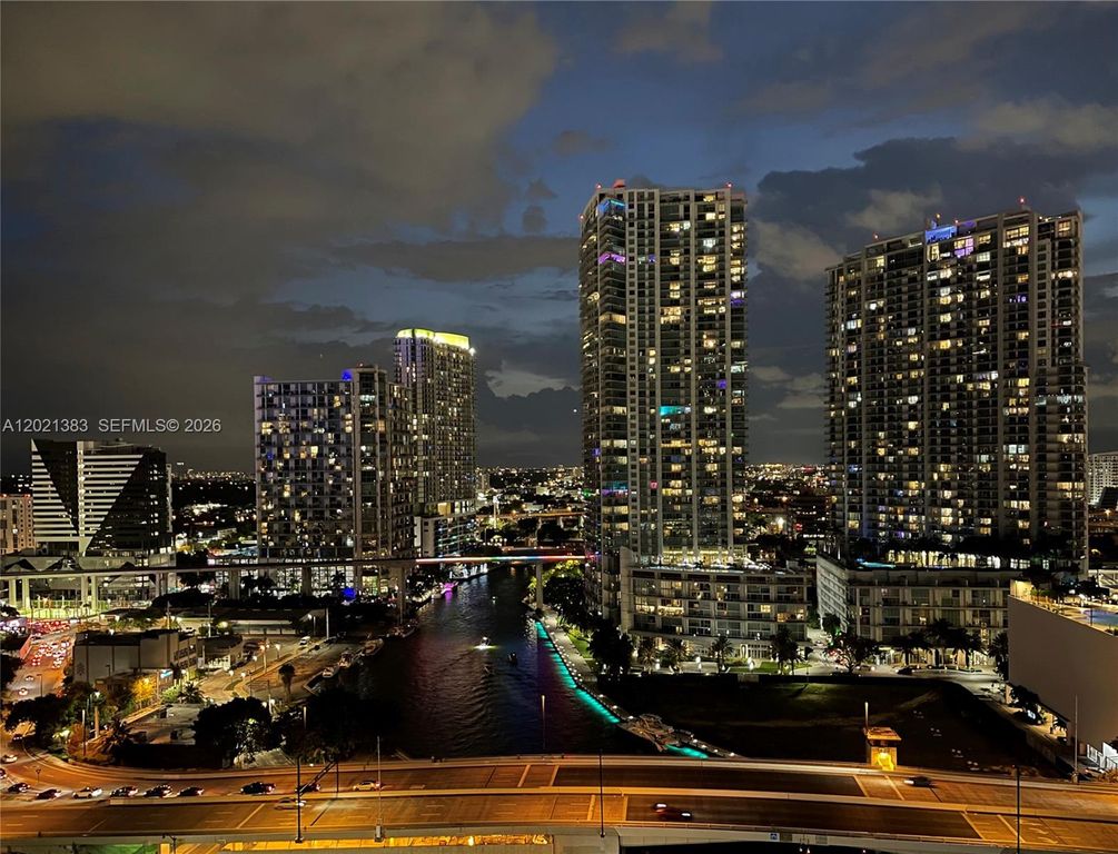 31 SE 5th St 2307, Miami, FL 33131