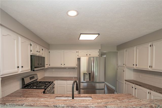 2888 Saint Albans Circle NW, North Canton, OH 44720