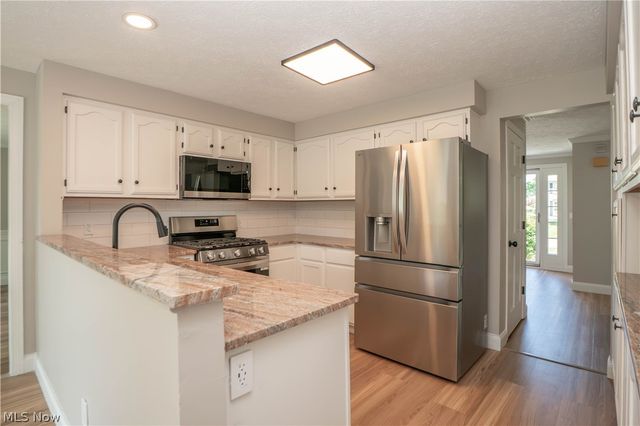 2888 Saint Albans Circle NW, North Canton, OH 44720