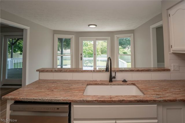 2888 Saint Albans Circle NW, North Canton, OH 44720