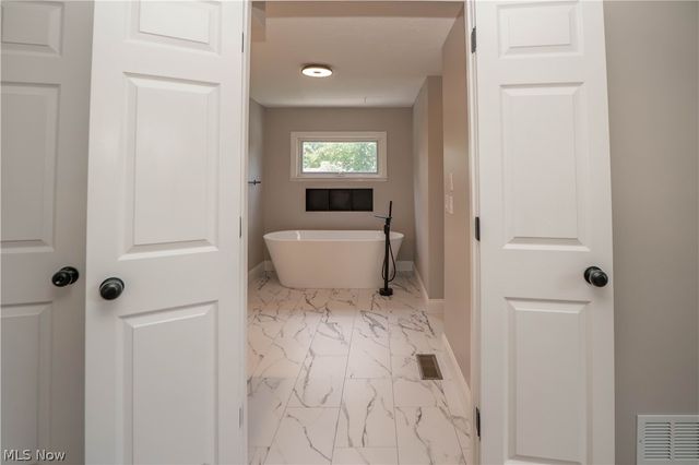 2888 Saint Albans Circle NW, North Canton, OH 44720