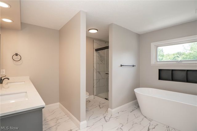 2888 Saint Albans Circle NW, North Canton, OH 44720