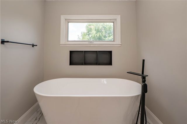 2888 Saint Albans Circle NW, North Canton, OH 44720