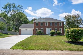2888 Saint Albans Circle NW, North Canton, OH 44720