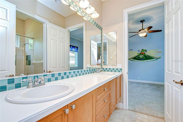 21338 LAKE VIENNA DRIVE DRIVE, Land O Lakes, FL 34638