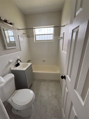 771 NW 52nd St, Miami, FL 33127