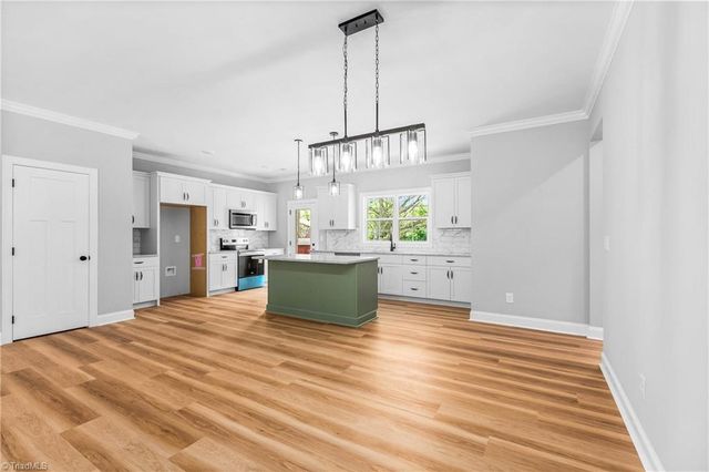 109 Hickory Street, Yadkinville, NC 27055
