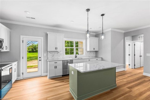 109 Hickory Street, Yadkinville, NC 27055