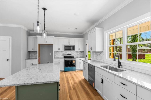 109 Hickory Street, Yadkinville, NC 27055