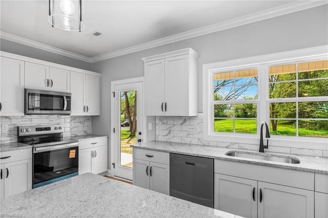 109 Hickory Street, Yadkinville, NC 27055