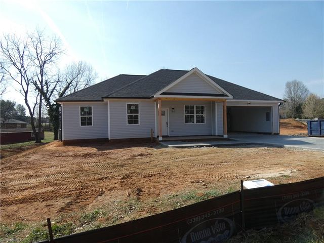 109 Hickory Street, Yadkinville, NC 27055