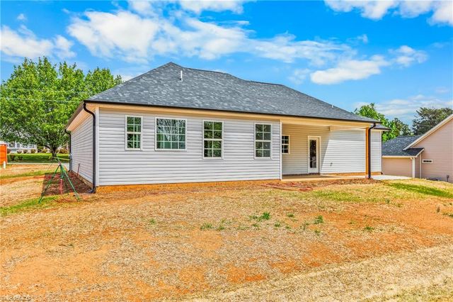 109 Hickory Street, Yadkinville, NC 27055