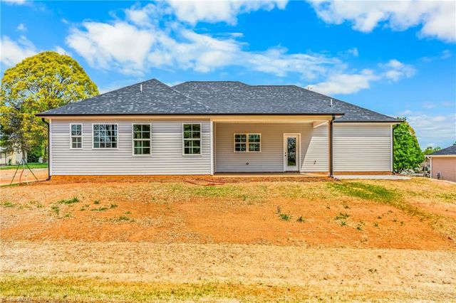109 Hickory Street, Yadkinville, NC 27055