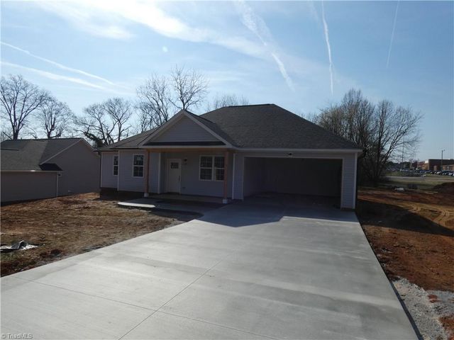 109 Hickory Street, Yadkinville, NC 27055