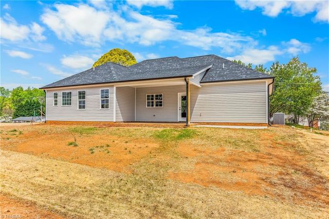 109 Hickory Street, Yadkinville, NC 27055