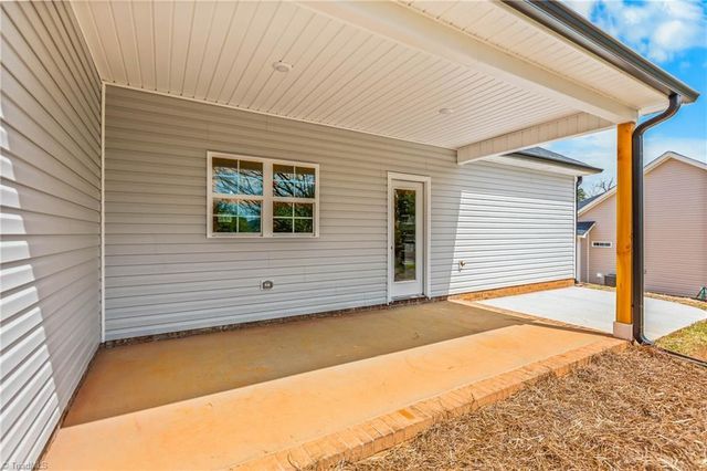 109 Hickory Street, Yadkinville, NC 27055