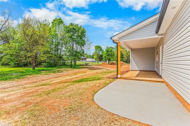 109 Hickory Street, Yadkinville, NC 27055