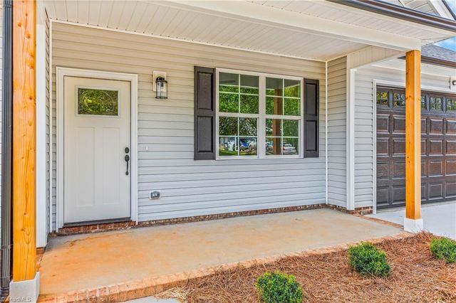 109 Hickory Street, Yadkinville, NC 27055