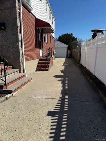 660 S 10th Street, New Hyde Park, NY 11040