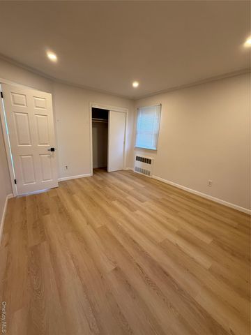 660 S 10th Street, New Hyde Park, NY 11040