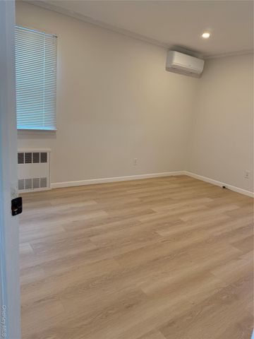 660 S 10th Street, New Hyde Park, NY 11040