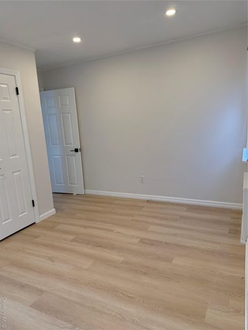 660 S 10th Street, New Hyde Park, NY 11040