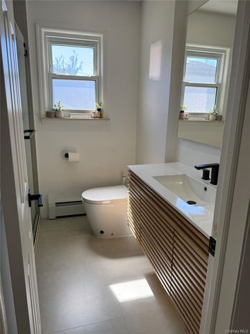 660 S 10th Street, New Hyde Park, NY 11040