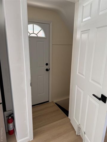 660 S 10th Street, New Hyde Park, NY 11040